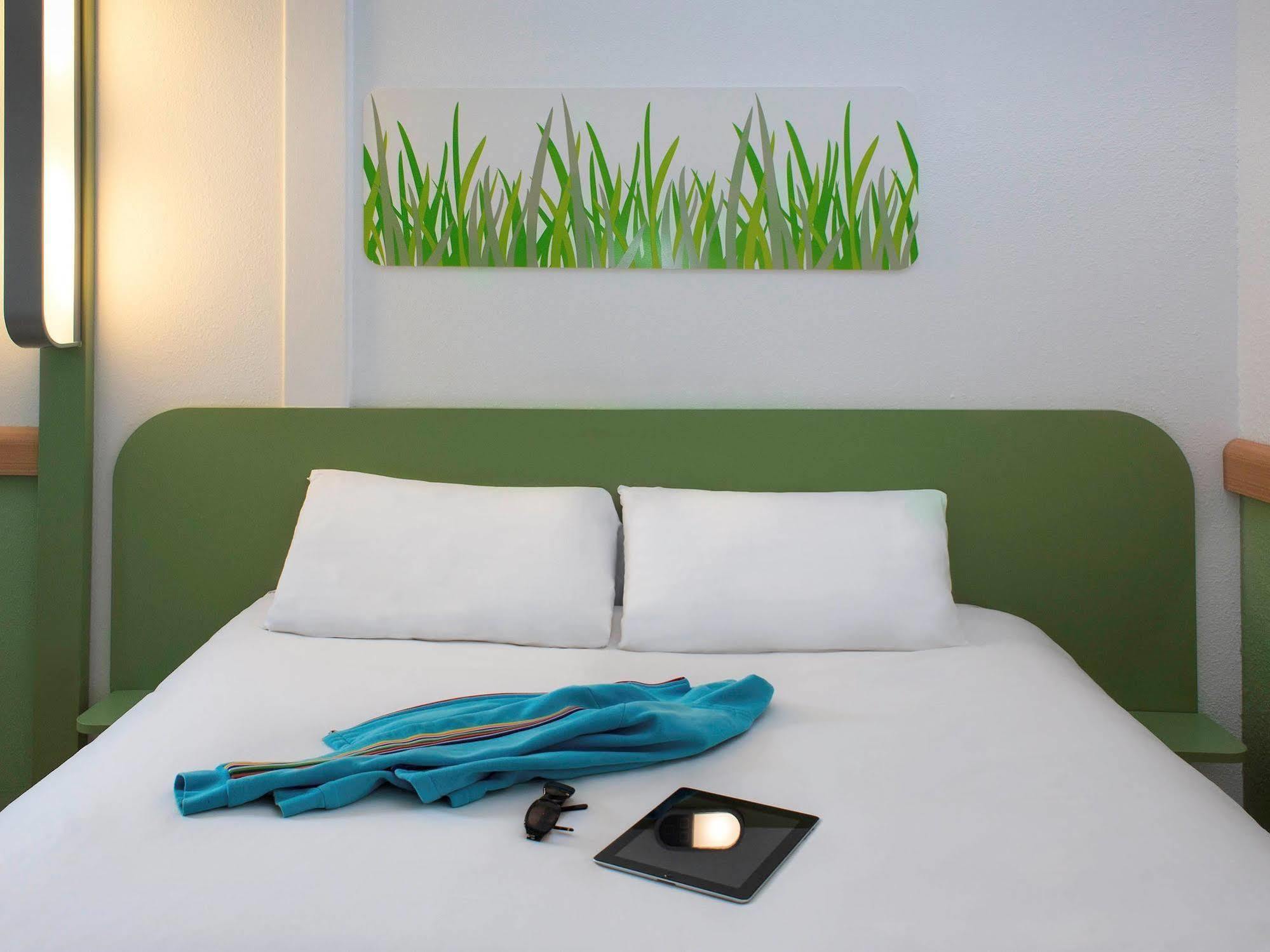 Ibis Budget Chambery Sud Challes Les Eaux Exteriör bild