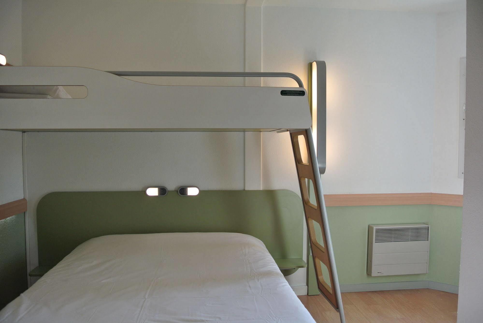 Ibis Budget Chambery Sud Challes Les Eaux Exteriör bild