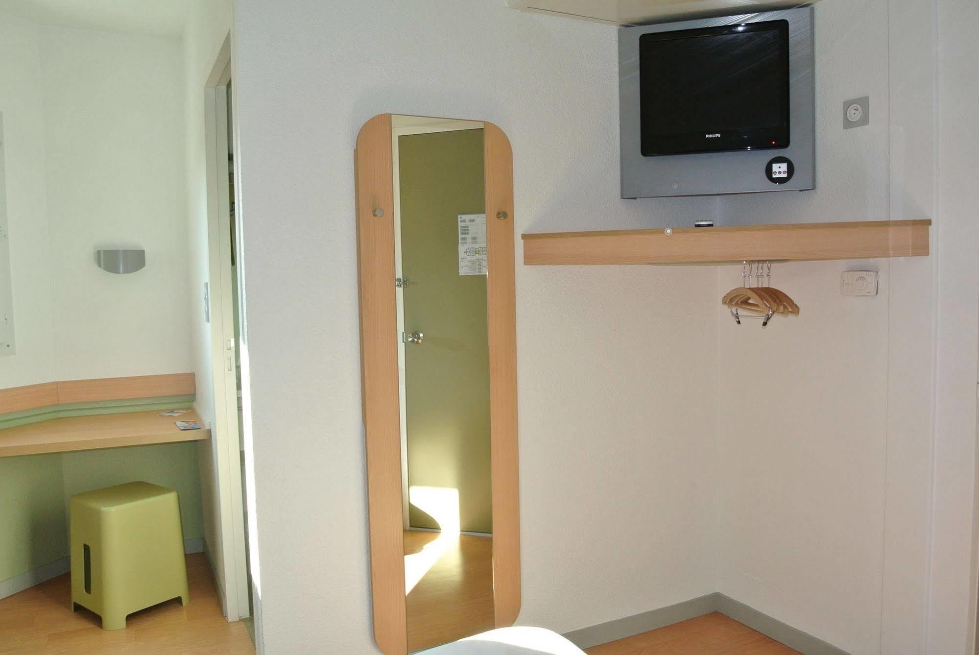 Ibis Budget Chambery Sud Challes Les Eaux Exteriör bild